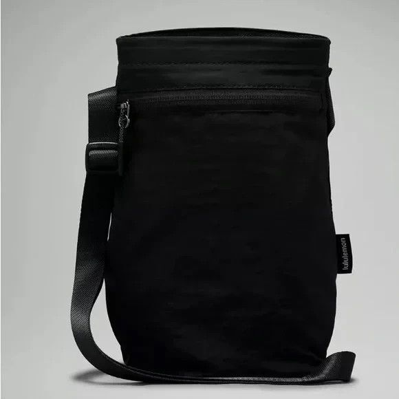 Lululemon Water Bottle Crossbody Bag Black 2.5L Adjustable Strap Travel Hiking - Picture 7 of 8